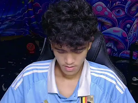 hugekenbigcock 网络视 讯表演