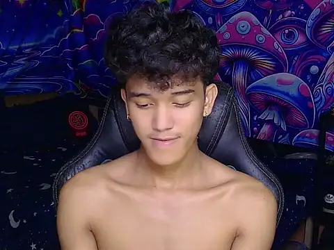 Show de hugekenbigcock na webcam