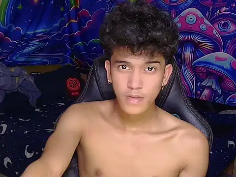 Show de hugekenbigcock na webcam