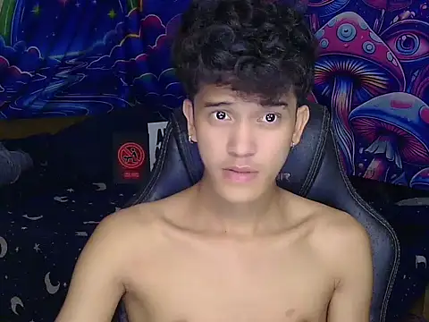 hugekenbigcock 网络视讯表演