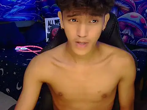 Show Webcam de hugekenbigcock