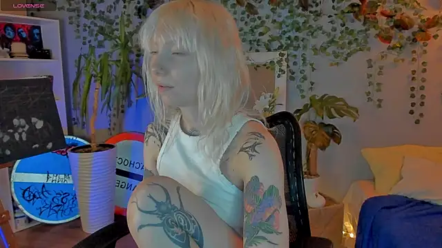 צ'אט XXX בשידור חי של tattoo_art_baby