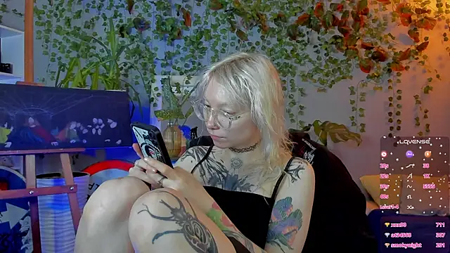 tattoo_art_baby Adlı Modelin Web Kamerası Şovu
