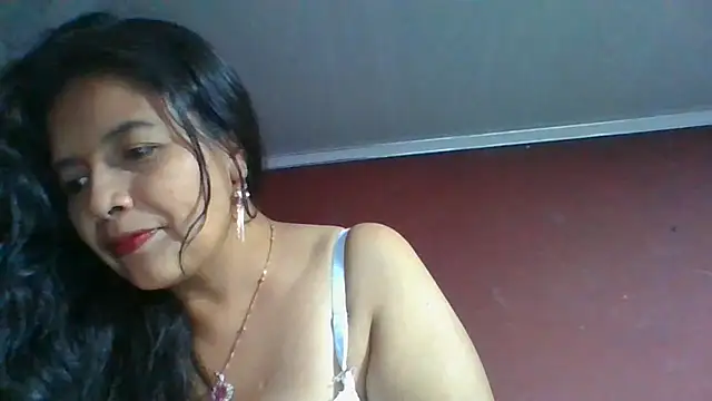 DianaOchoa_ Adlı Modelin Canlı XXX Sohbeti