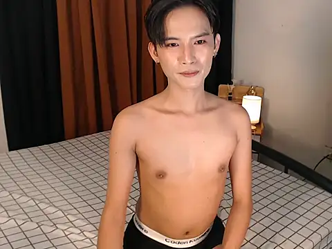 Pokazy przed kamerką – asian_dai