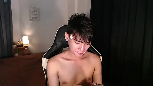 Pokazy przed kamerką – asian_dai