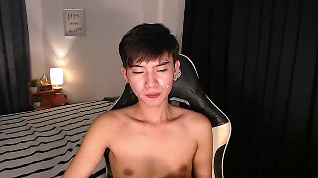 Pokazy przed kamerką – asian_dai