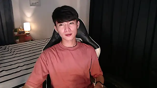 asian_dai: διαδικτυακό σόου στην κάμερα