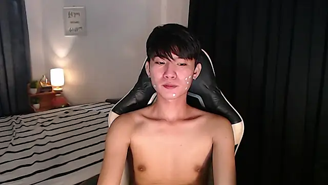 Pokazy przed kamerką – asian_dai