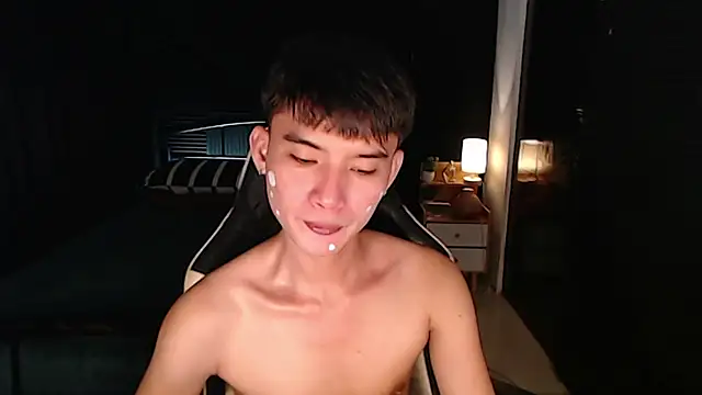 Show modela asian_dai na web-kameri