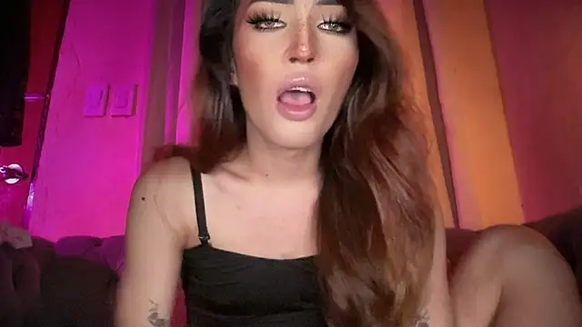 Alicegreenexx's Webcam Show