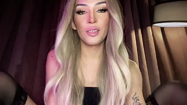 Alicegreenexx's Webcam Show