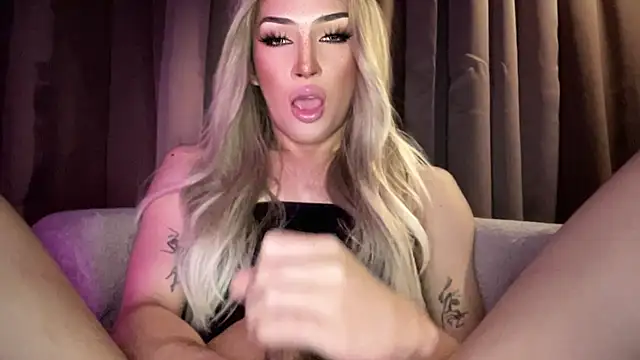 Alicegreenexx's Webcam Show