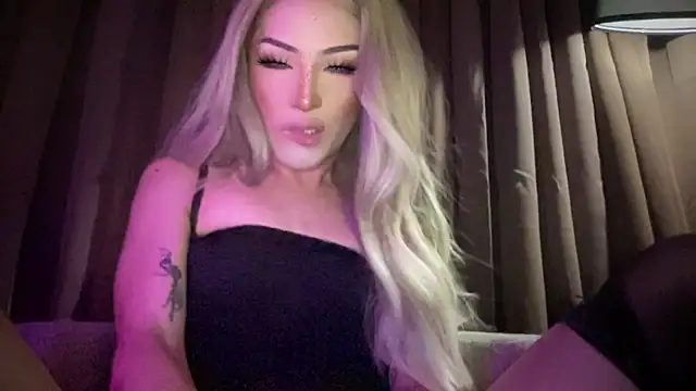 Alicegreenexx: διαδικτυακό σόου στην κάμερα