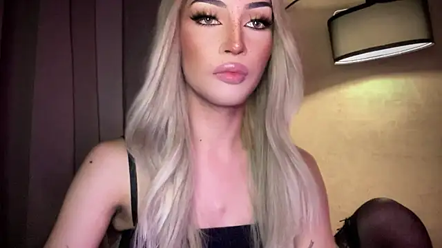 Alicegreenexx's Webcam Show