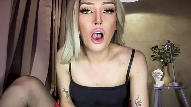 Alicegreenexx's Webcam Show