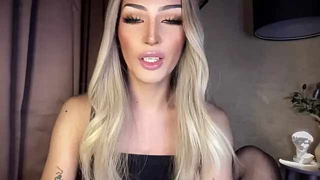 Show modela Alicegreenexx na web-kameri