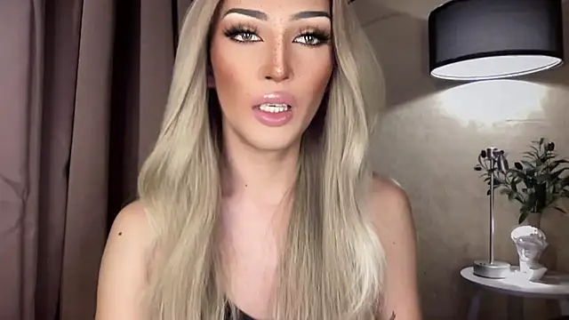 Alicegreenexx's Webcam Show