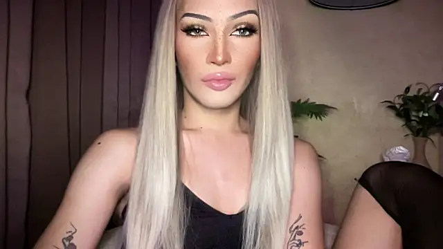 Show modela Alicegreenexx na web-kameri