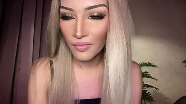 Alicegreenexx's Webcam Show