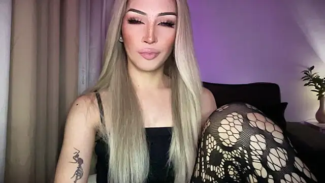 Alicegreenexx Show in webcam