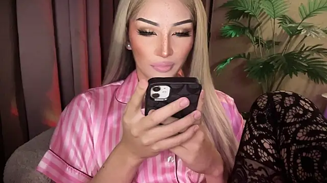 Alicegreenexx: διαδικτυακό σόου στην κάμερα