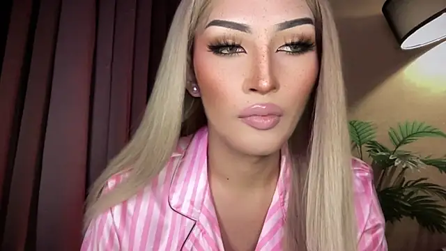 Alicegreenexx's Webcam Show