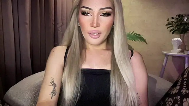 Show modela Alicegreenexx na web-kameri
