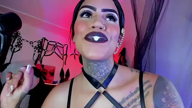 แชท XXX สดของ deborah_tatto