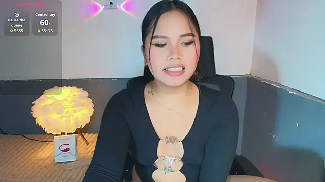 UrfuckingNathalie69xのウェブカメラショー