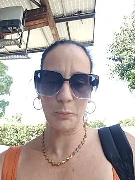 caro252's Live XXX Chat