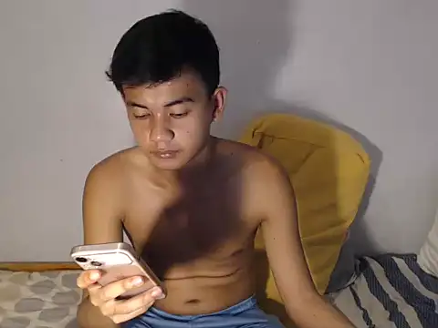 Pokazy przed kamerką – jaybot_jayxx