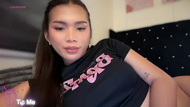 NaughtyJedGirlのウェブカメラショー