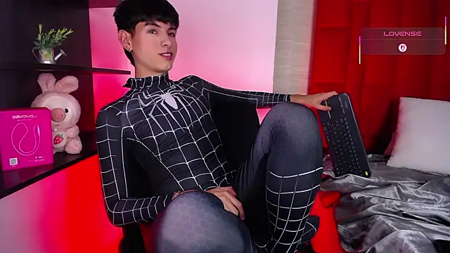 Ezra_Storm: διαδικτυακό σόου στην κάμερα