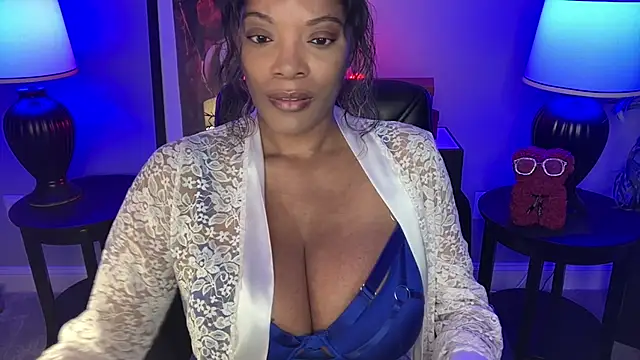 ItsNikki live XXX chat
