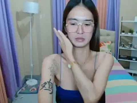 XxTsUncutAskaxX Show Webcam