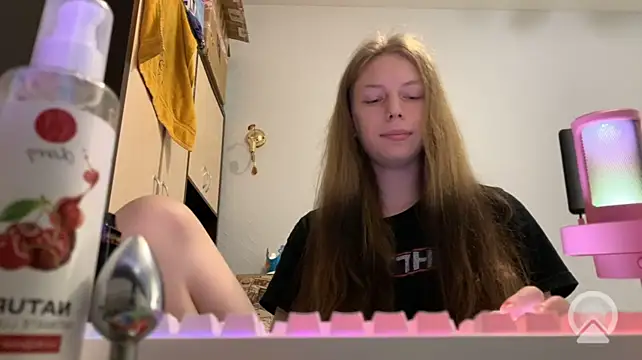 britneylovely: διαδικτυακό σόου στην κάμερα