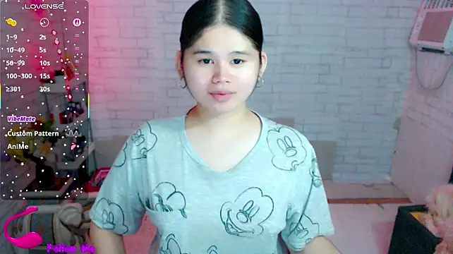 Brittany_143 网络视讯表演