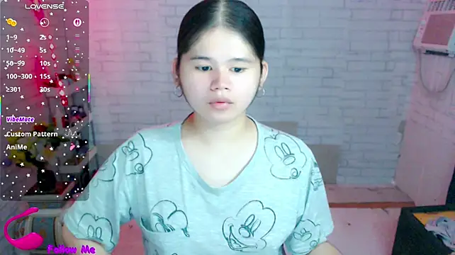 Brittany_143のウェブカメラショー