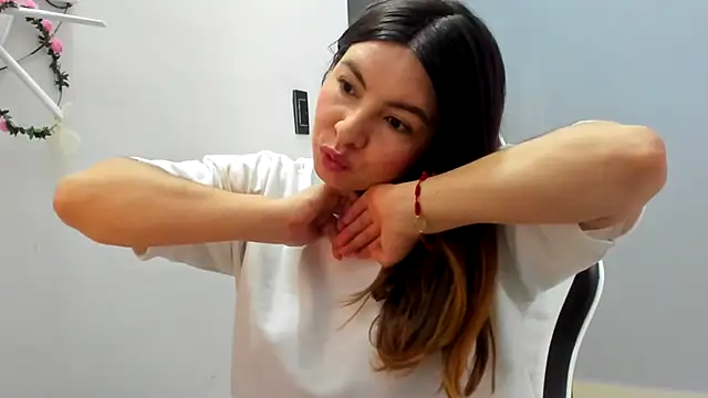 __Emma__11__Lecat_ Adlı Modelin Canlı XXX Sohbeti