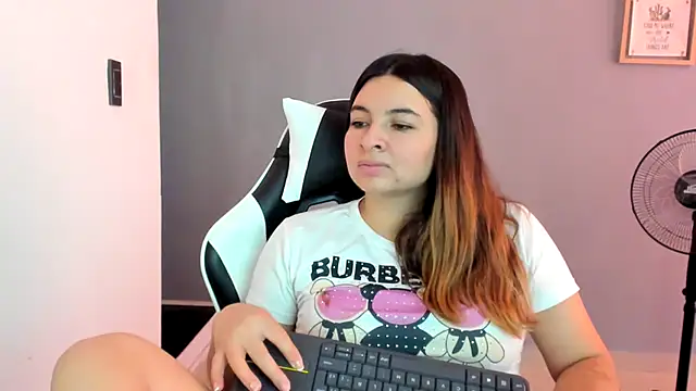 Chat +18 de __Emma__11__Lecat_ ao vivo