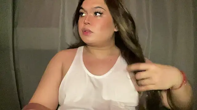 RedHead_Thalia: διαδικτυακό σόου στην κάμερα