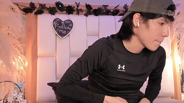 Daphne_And_Roger Show in webcam