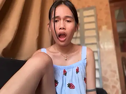 PrettylittleLara Pertunjukan Webcam