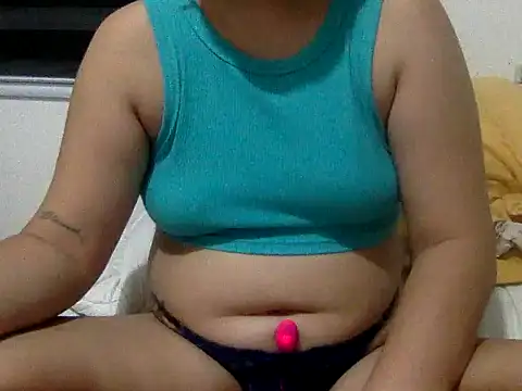 yummy_mia Pertunjukan Webcam