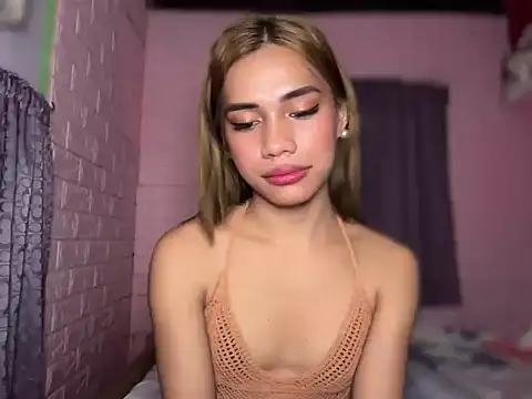 Lovelynikki03 webcam show