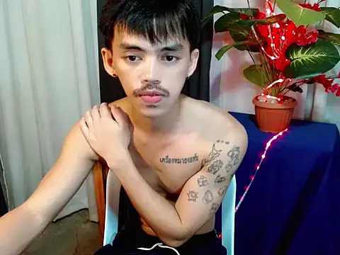 urhunky_boy webcam show