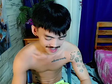urhunky_boy webcam show
