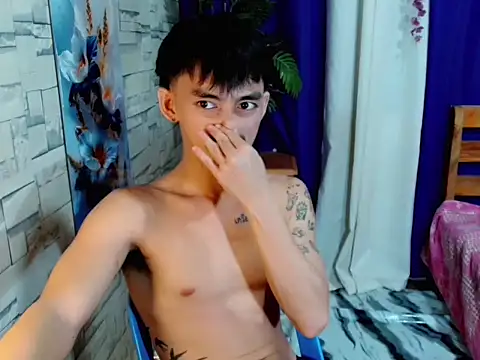 urhunky_boyn Webbikameraesitys