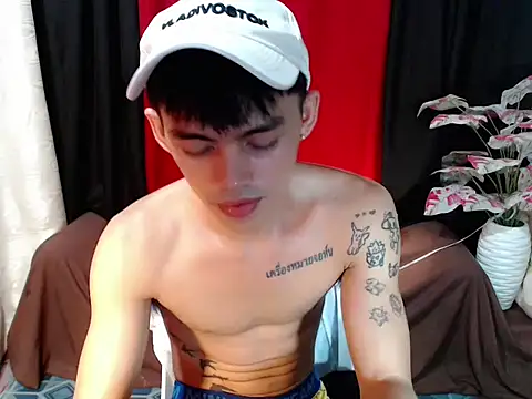urhunky_boy Show in webcam